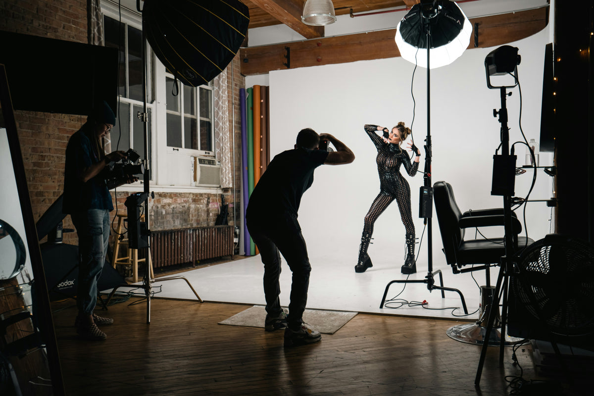 Hridz_light_stand_and_diffuser_in_studio